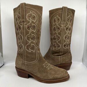 MADE IN BRAZIL Tan SUEDE WOMANS BOOTS. SZ: 6
